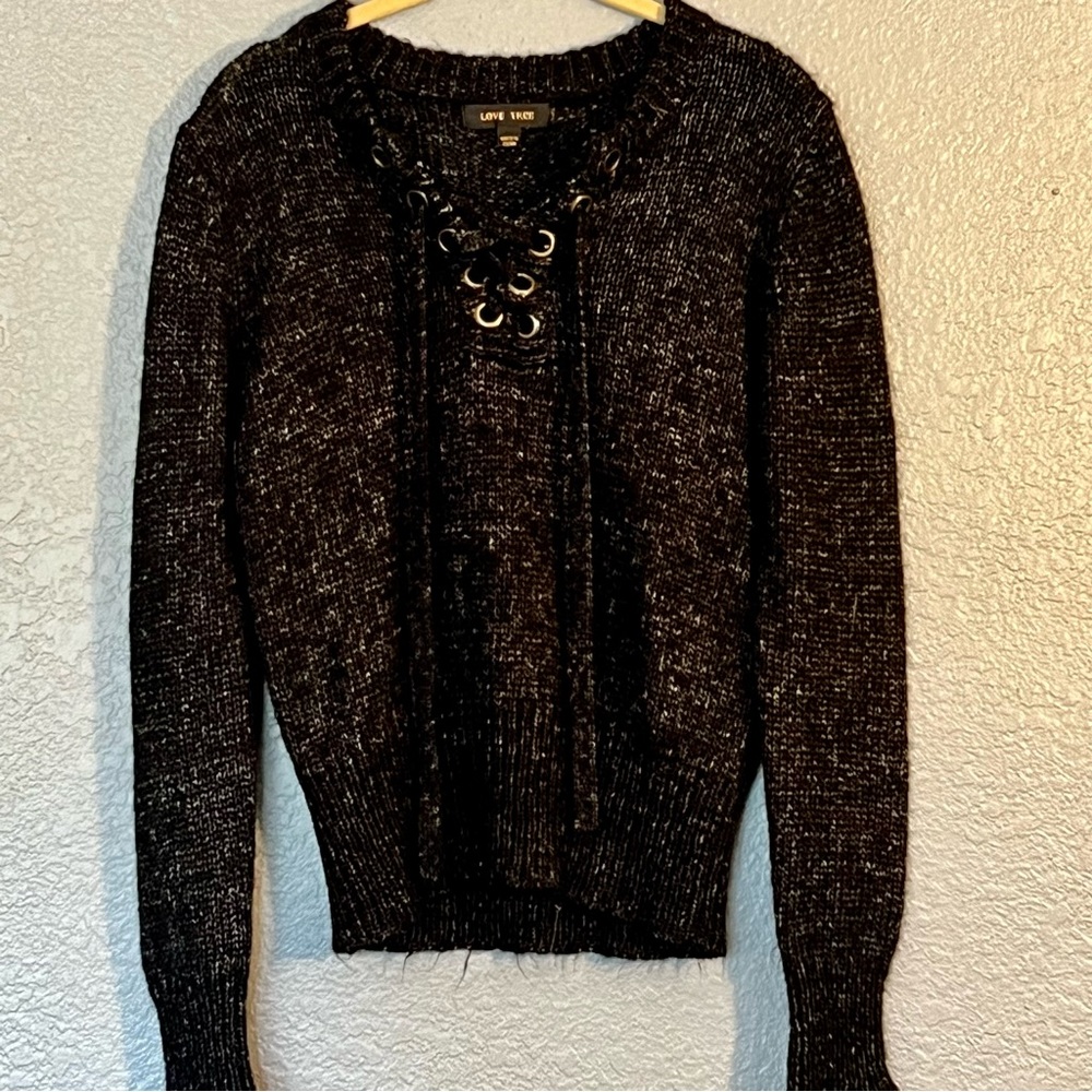 Love Tree Black Woman’s Sweater Size Small